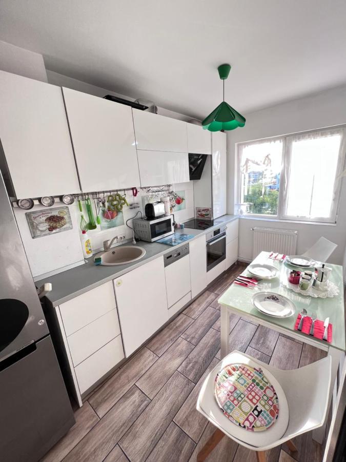 3 Rooms Apartment Palace View Iasi Exterior foto